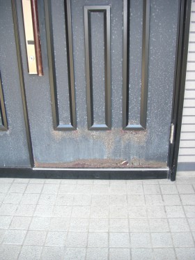 玄関ドア　再生塗装工事