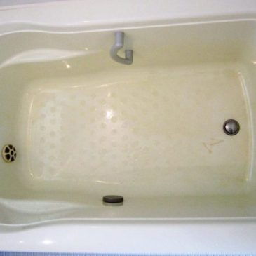 猛暑の中での浴槽塗装！